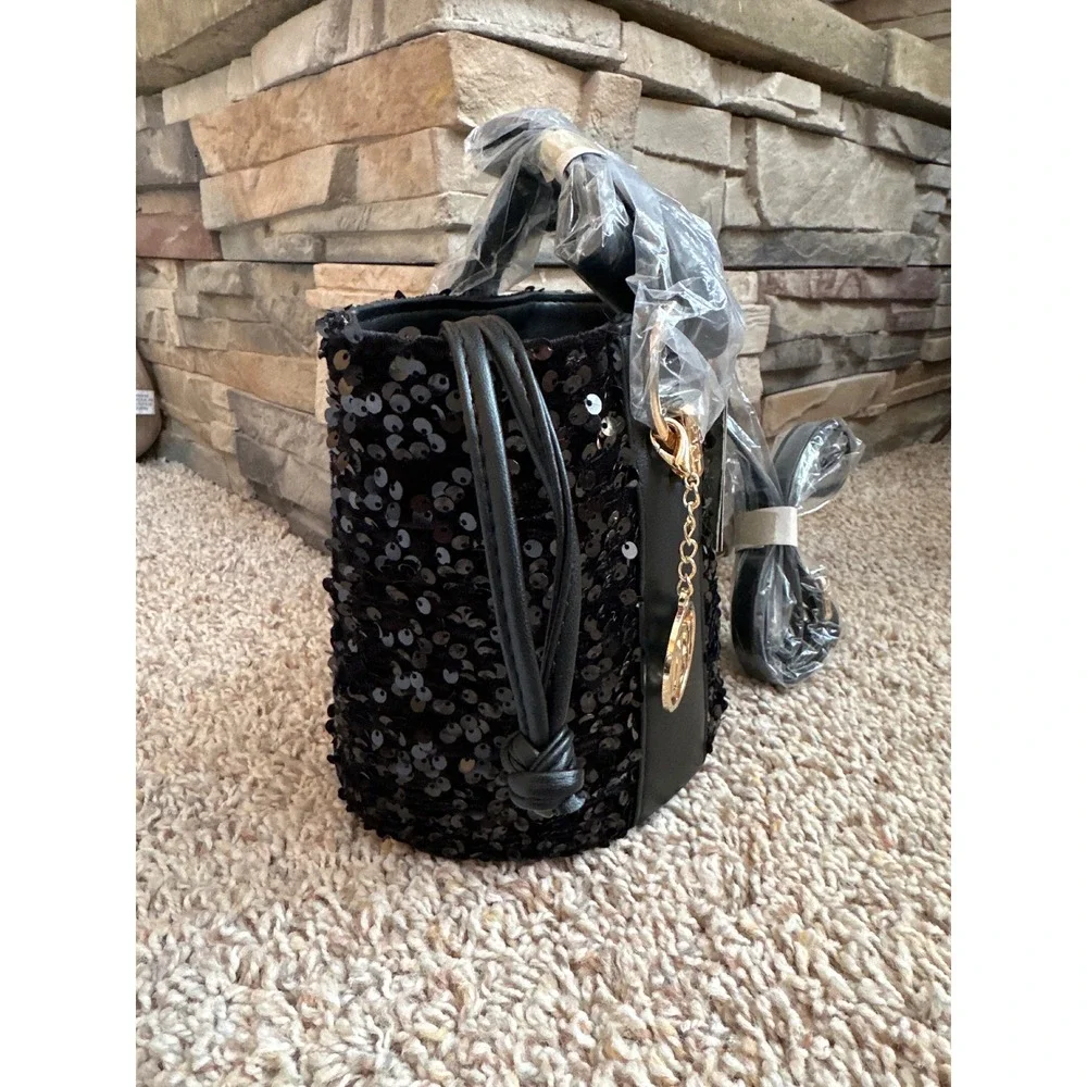 Badgley Mischka Black Sequin Bucket Bag BMH513 Gold Chain‎ Charm
